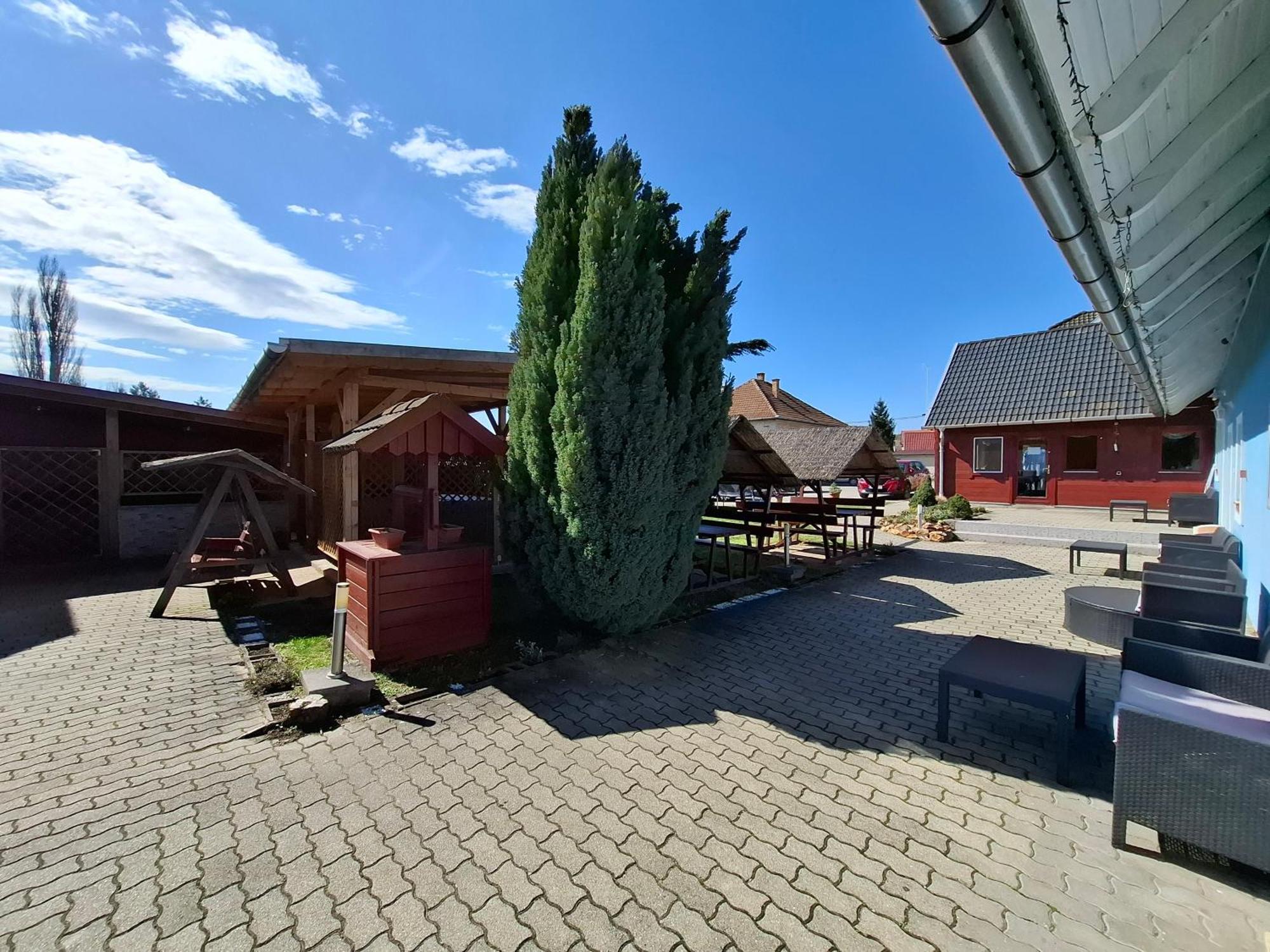 Kek Laguna Wellness Apartmanok Egerszalok Exterior photo